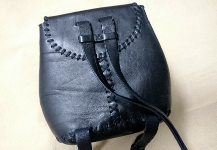 Petit sac à dos en cuir noir 